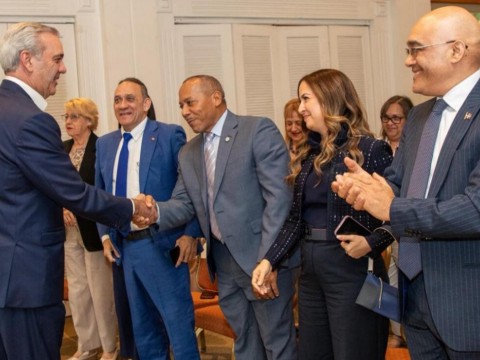 Presidente Abinader fortalece v&iacute;nculos con la di&aacute;spora dominicana y reafirma compromiso durante su visita a Costa Rica