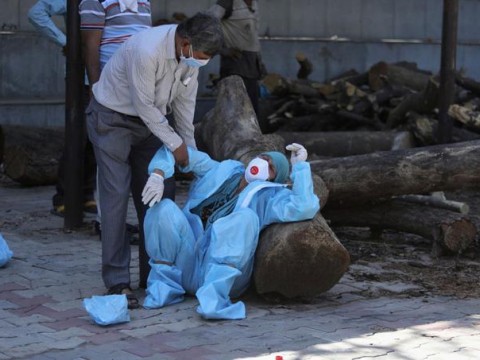 Covid-19 asesta duro golpe en la India, Hospitales Colapsados y lucha por oxigeno se agudizan