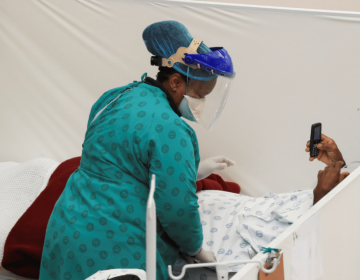 Pacientes con variante &Oacute;micron presentan "s&iacute;ntomas leves" en Sud&aacute;frica