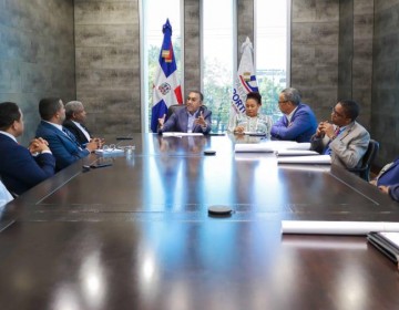 Conforman comisi&oacute;n de veedores que fiscalizar&aacute; titulaci&oacute;n a ocupantes aeropuerto de Pedernales