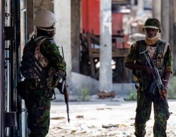La frustraci&oacute;n de los soldados kenianos en Hait&iacute;: "Los criminales tienen mejores armas que nosotros"