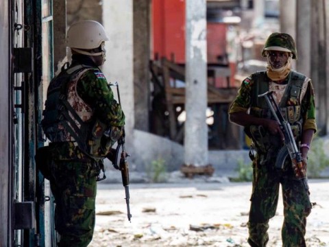 La frustraci&oacute;n de los soldados kenianos en Hait&iacute;: "Los criminales tienen mejores armas que nosotros"