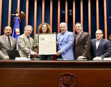 La Asamblea Estatal de Nueva York reconoce a Eduardo Estrella