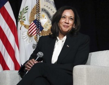 Kamala Harris recibi&oacute; unos 70 mil d&oacute;lares en regal&iacute;as de dos libros en 2022