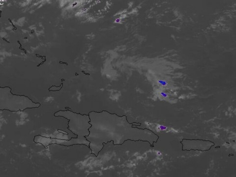 Temperaturas ligeramente c&aacute;lidas este lunes y chubascos en varias provincias