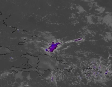 Vaguada provocar&aacute; aguaceros este martes con varias provincias en alerta y restricciones en costas