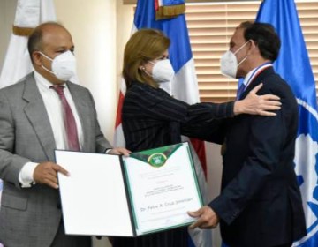 Dr. Cruz Jimini&aacute;n recibe el Premio Nacional de la Magistratura