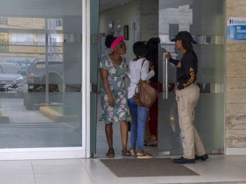 Deportan a 135 haitianos en primer d&iacute;a de control migratorio en hospitales