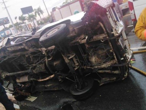 Cuatro heridos y gran taponamiento por accidente en la avenida John F. Kennedy