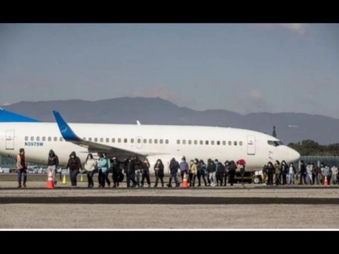 Cuba recibe 60 migrantes irregulares deportados por Estados Unidos