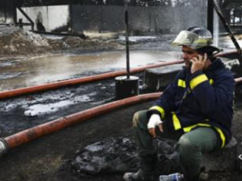Equipos de rescate cubanos hallan m&aacute;s restos humanos en lugar del incendio