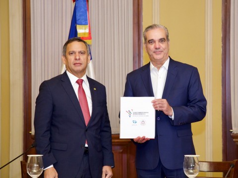 Presidente Abinader recibe la Declaraci&oacute;n de Santo Domingo tras culminar la XXII Cumbre Judicial Iberoamericana
