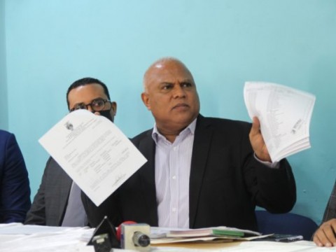ANEPE acusa al Ayuntamiento Santo Domingo Este de destruir empresas de publicidad exterior
