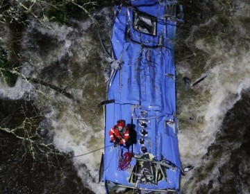 Seis muertos por la ca&iacute;da de un autob&uacute;s a un r&iacute;o en Espa&ntilde;a
