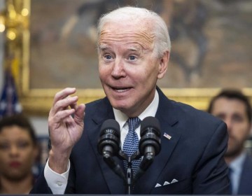 Biden cuestiona la amenaza de los republicanos de restringir ayuda a Ucrania
