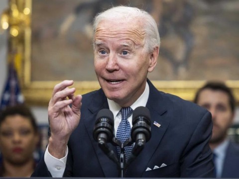 Biden cuestiona la amenaza de los republicanos de restringir ayuda a Ucrania