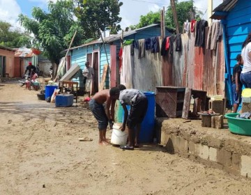 Gobierno elabora plan de ayuda y reparaci&oacute;n de da&ntilde;os por Franklin