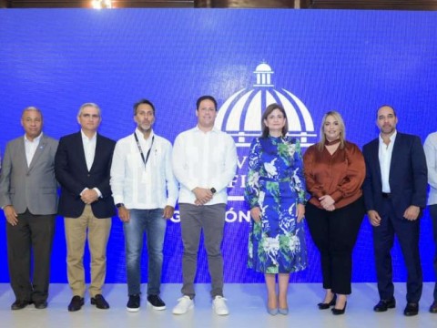 Raquel Pe&ntilde;a y Carlos Bonilla juramentan la primera promoci&oacute;n de supervisores t&eacute;cnicos privados