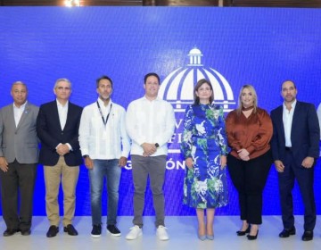 Raquel Pe&ntilde;a y Carlos Bonilla juramentan la primera promoci&oacute;n de supervisores t&eacute;cnicos privados