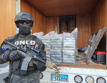 DNCD ocupa 55 paquetes presumiblemente de coca&iacute;na en Pedro Brand