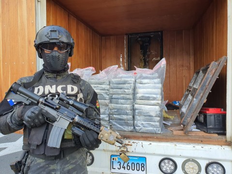 DNCD ocupa 55 paquetes presumiblemente de coca&iacute;na en Pedro Brand