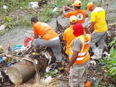 Defensa Civil realiza jornada de limpieza en los r&iacute;os para evitar inundaciones en Hato Mayor