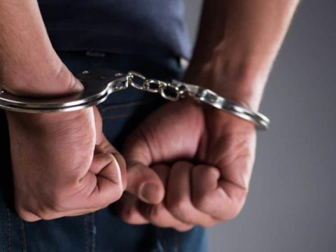 Dejan detenido a profesor acusado de abuso sexual contra estudiante en San Pedro de Macor&iacute;s