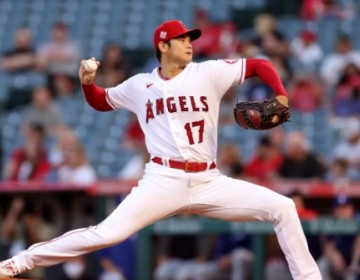 Ohtani lleva el hit hasta la 8va; Angelinos vencen a Oakland