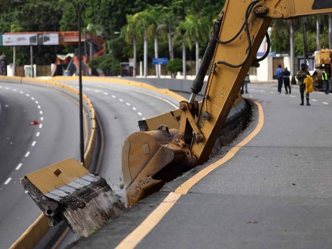 El MOPC empieza demolici&oacute;n de pared afectada por derrumbe en t&uacute;nel de la 27 de febrero