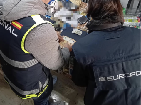 Desarticulan red que pag&oacute; vuelo a 260 personas para transportar dinero al pa&iacute;s