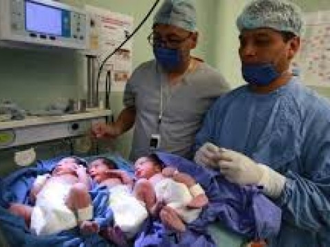 Trillizos reci&eacute;n nacidos dan positivo al Covid-19 en M&eacute;xico