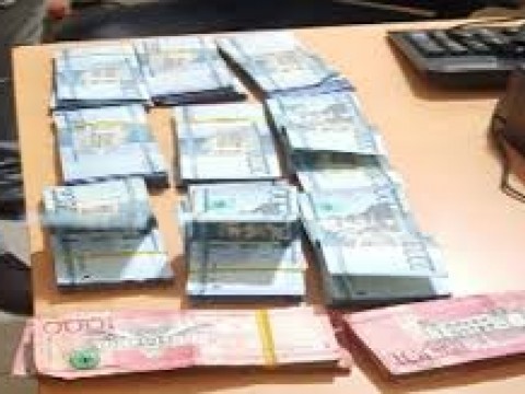PN apresa a dos hombres y les ocupa ocho millones de pesos