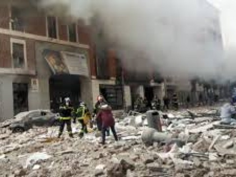 Aumentan a 3 los muertos en explosi&oacute;n en el centro de Madrid 