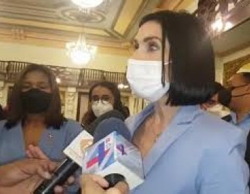 Primera Dama dice pa&iacute;s no ha recibido vacunas porque pa&iacute;ses poderosos se han apropiado de ellas