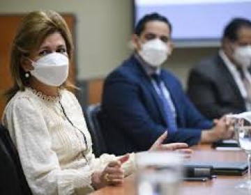 "Esperamos permiso de exportaci&oacute;n de China para recibir vacunas"