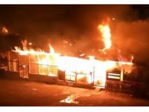 Incendio en C&aacute;rcel de La Victoria deja dos heridos 
