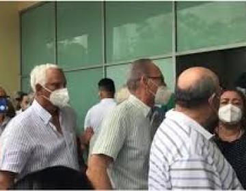 Algunos centros de vacunaci&oacute;n cierran sus puertas por faltas de vacunas