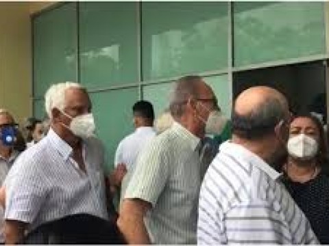Algunos centros de vacunaci&oacute;n cierran sus puertas por faltas de vacunas