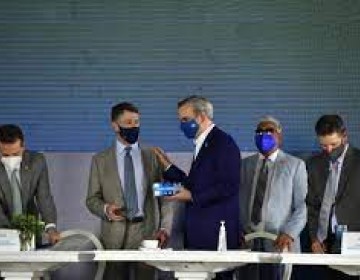 Presidente Abinader inaugura planta de productos m&eacute;dicos que incluye kits de la primera prueba PCR r&aacute;pida