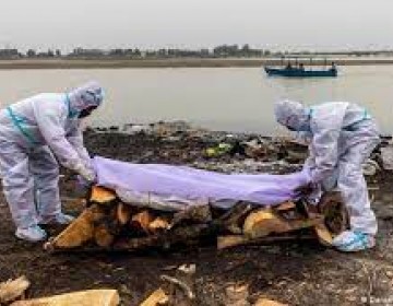Encuentran decenas de cad&aacute;veres en r&iacute;o en la India