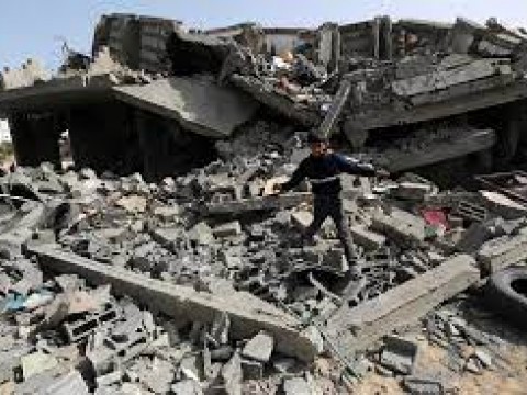 Israel dice elimina bases de fabricaci&oacute;n de cohetes y misiles de Hamas