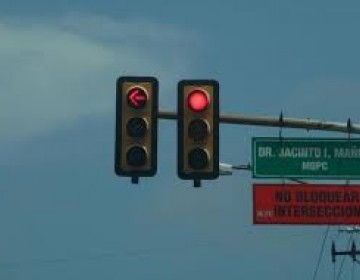 Intrant alerta a la ciudadan&iacute;a de aver&iacute;as en algunos cruces semaf&oacute;ricos por fuertes lluvias