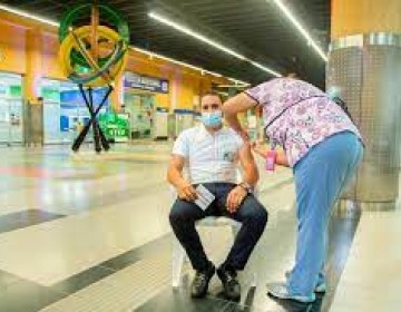 Inician proceso de vacunaci&oacute;n en el Metro de Santo Domingo