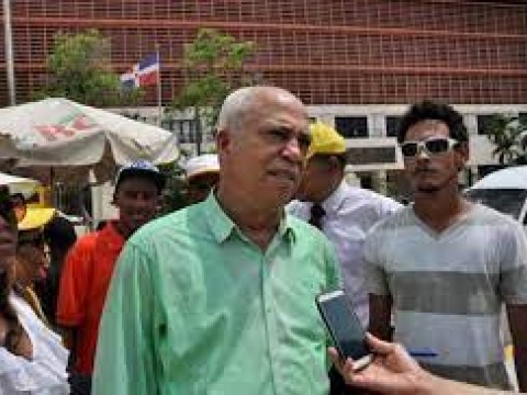 Emiten orden de arresto contra abogado de la Familia Rosario 