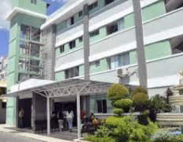 70% de los ingresados por covid en Cl&iacute;nica Cruz Jimini&aacute;n son jovenes sin vacunar