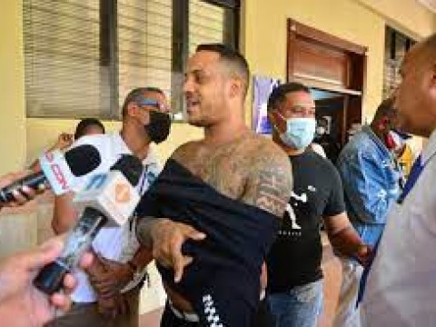 Santiago: Se entrega a la justicia acusado de matar a polic&iacute;a 