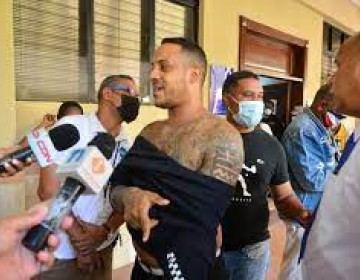 Santiago: Se entrega a la justicia acusado de matar a polic&iacute;a 