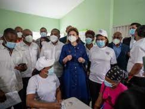 Vicepresidente insiste en que la vacuna &ldquo;es lo que nos va a sacar de la pandemia&rdquo;