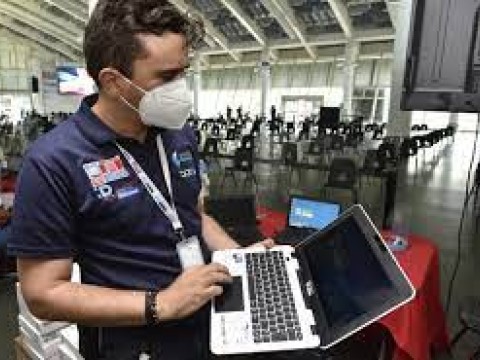 Educaci&oacute;n suspendi&oacute; sin explicaciones entrega de equipos electr&oacute;nicos 
