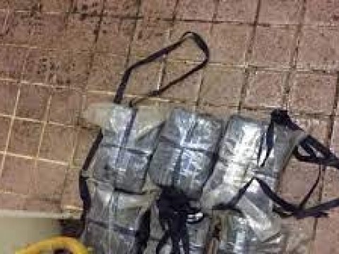 Ocupan 6 paquetes presumiblemente de coca&iacute;na en barco que se dirig&iacute;a a Miami